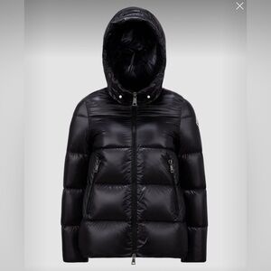 Moncler seritte short puffer jacket. Authentic. Size 0